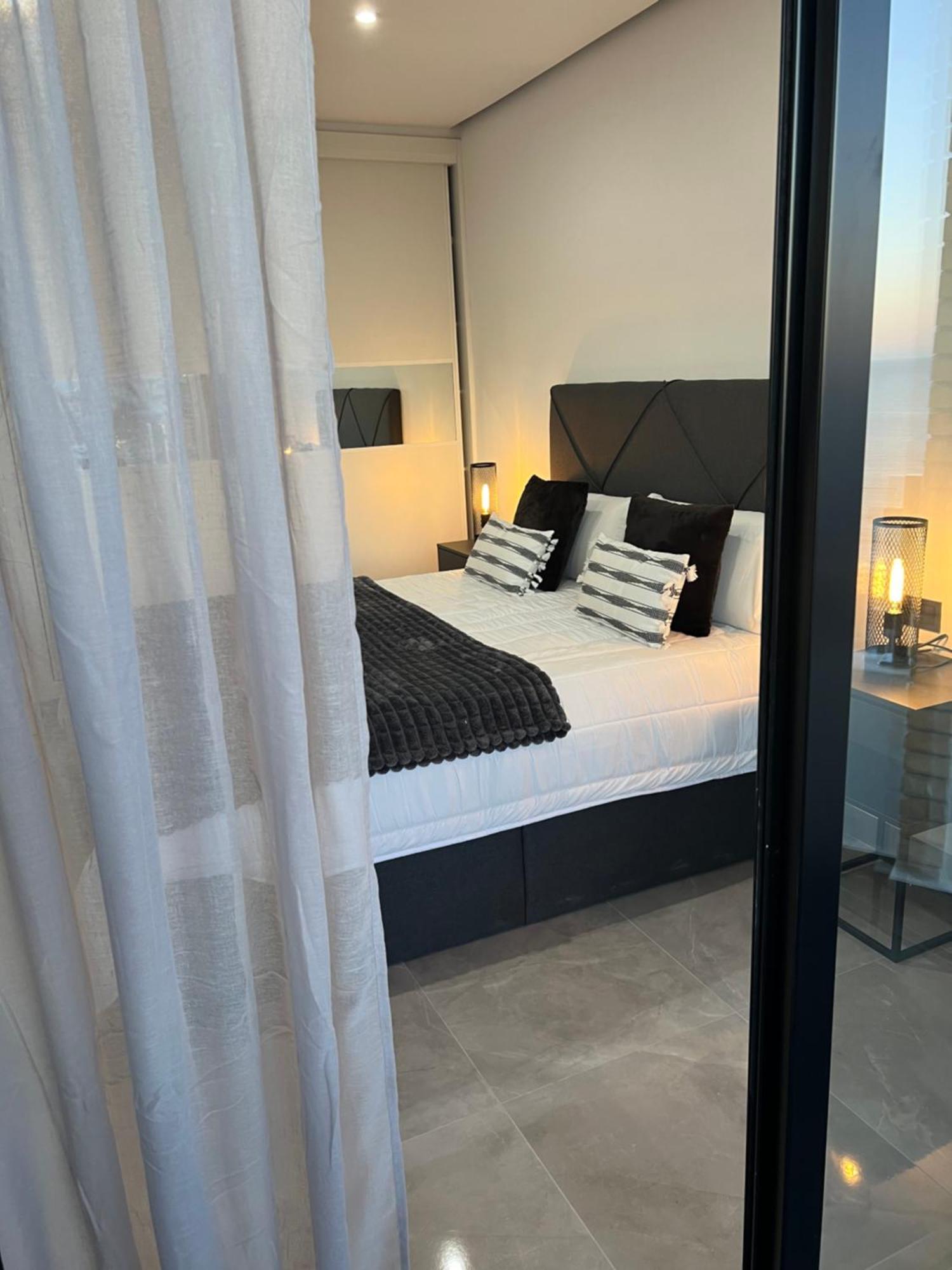 Apartamento Ronda III Фуeнхирола Екстериор снимка